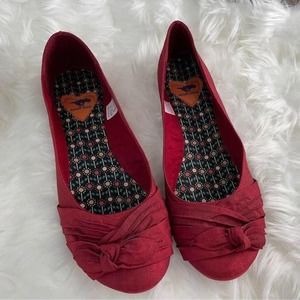 ROCKETDOG fancy red flats size 9 1/2